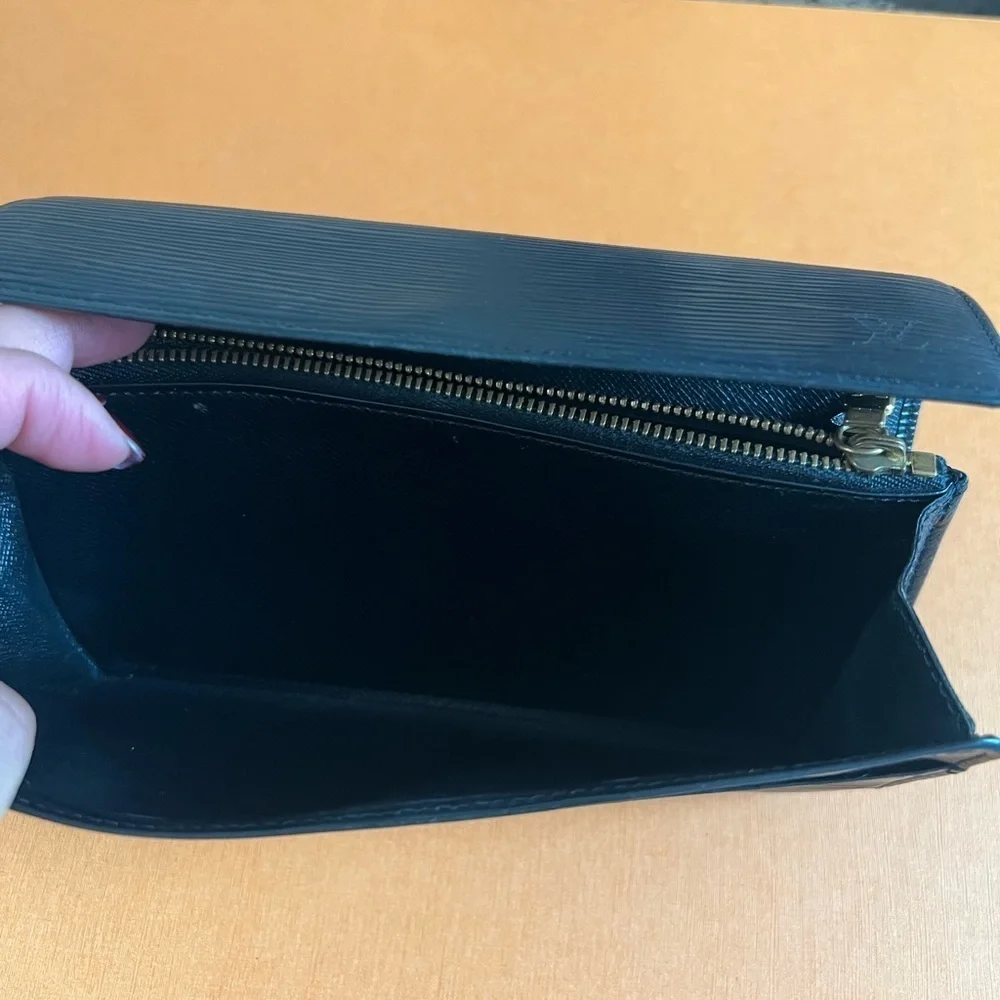 Authentic LV epic leather Sarah wallet